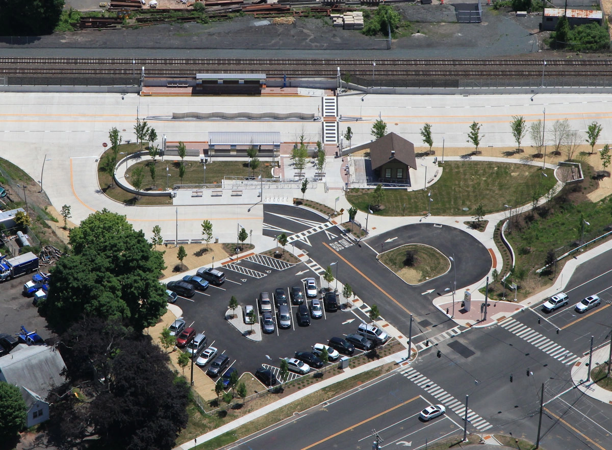 This project consisted of the construction of a 5.85 mile segment of the Busway that begins just north of Cedar Street in Newington and runs north to a point just north of Sigourney Street in Hartford.
The project also included the construction of seven stations in New Britain, Newington, West Hartford and Hartford, a new bridge at Flatbush Avenue in West Hartford, and the construction of a new gravel access road for Amtrak.