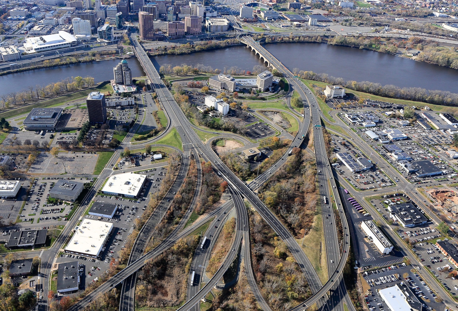 The Connecticut Bridge Bundle project consisted of the design and construction of superstructure replacements and minor improvements for four bridges.