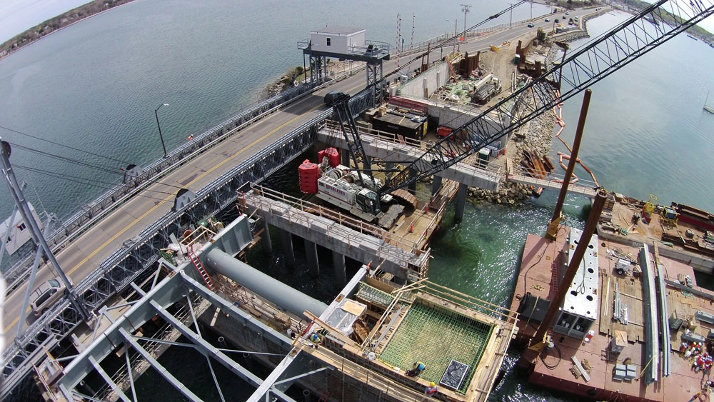 The drawbridge replacement on Beach Road over Lagoon Pond project involved the replacement of the current temporary steel bascule bridge with a new, 7-span bascule bridge.