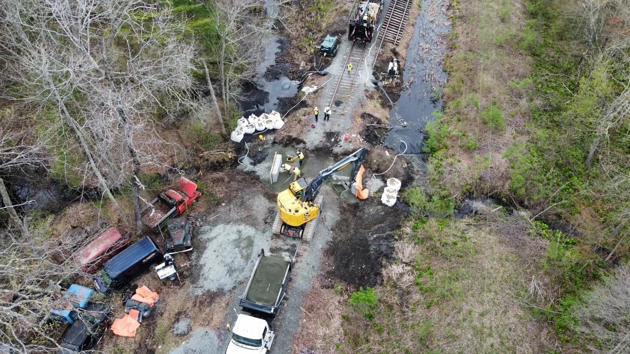 The Middlesex Corporation installed ~8.4 track miles of 136RE CWR from approximately MP50 to MP59 for the Massachusetts Department of Transportation (MassDOT). The Berkshire Line Tack Improvement - Phase III was a rail, bid build located in Sheffield, MA.