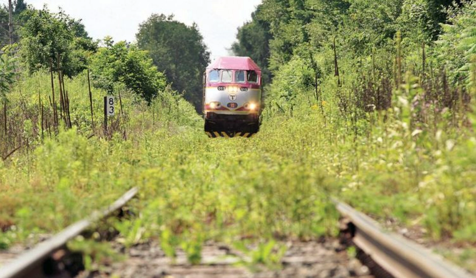 The Middlesex Corporation installed ~8.4 track miles of 136RE CWR from approximately MP50 to MP59 for the Massachusetts Department of Transportation (MassDOT). The Berkshire Line Tack Improvement - Phase III was a rail, bid build located in Sheffield, MA.