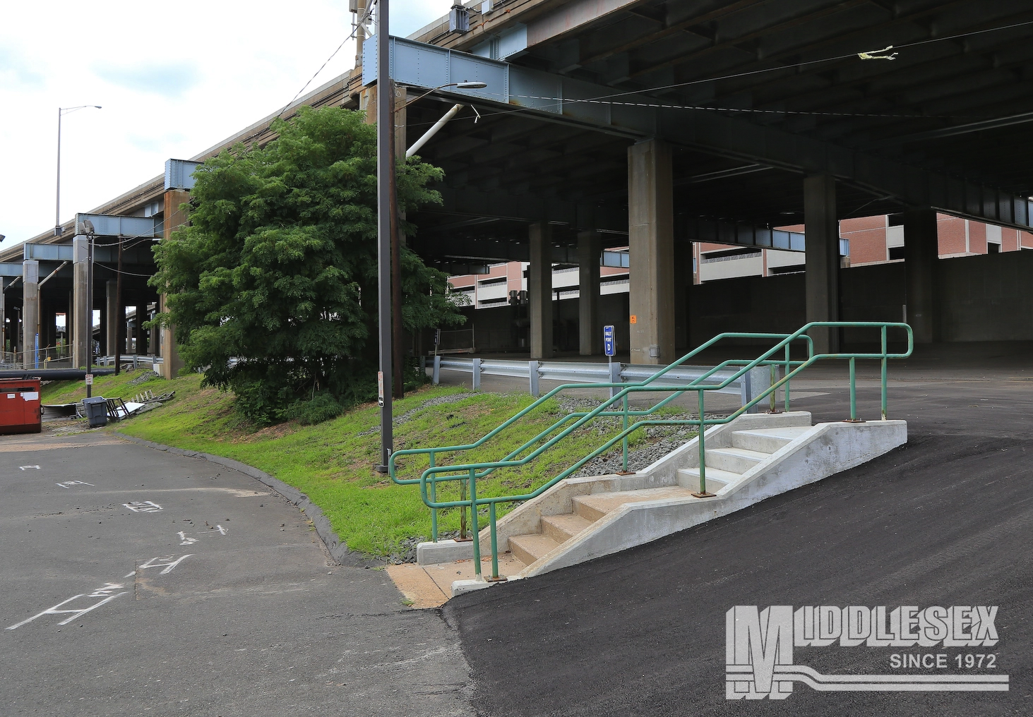 The Rehabilitation of Bridges on I-84 project was awarded to The Middlesex Corporation in 2017 and was completed in 2020 for the Connecticut Department of Transportation (CTDOT). This project was in Hartford, CT and consisted of superstructure and substructure repairs to approximately 6,400 LF of existing single-span bridges within the Hartford viaduct and spanning the CT Fastrak Busway and Amtrak Corridors.