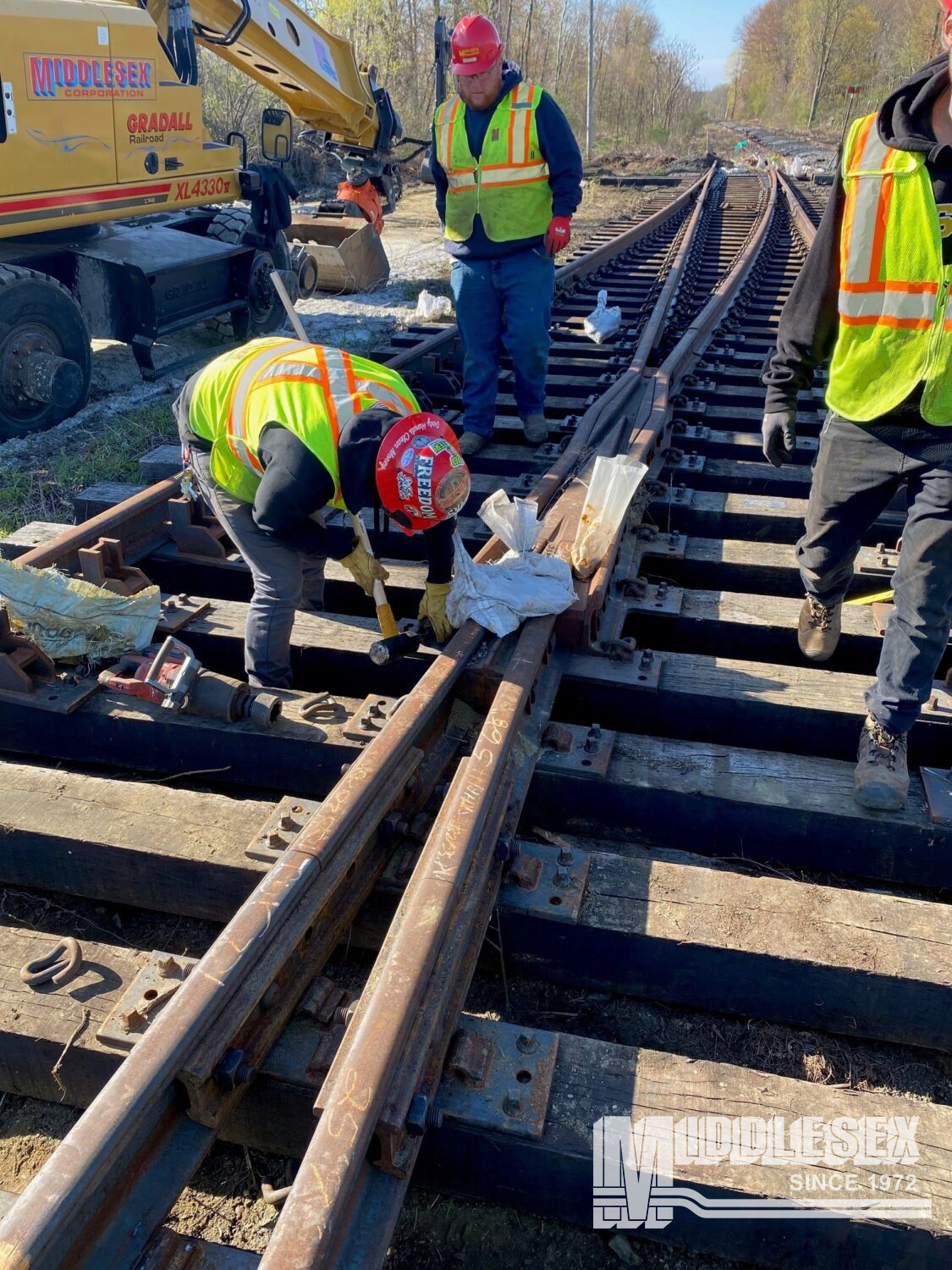 The Middlesex Corporation installed ~8.4 track miles of 136RE CWR from approximately MP50 to MP59 for the Massachusetts Department of Transportation (MassDOT). The Berkshire Line Tack Improvement - Phase III was a rail, bid build located in Sheffield, MA.